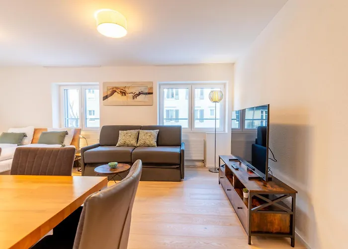 Jasminkas Host 1, Ruhig, Gratis Parkplatz Balkon & Im 1, Stockwerk アパート *